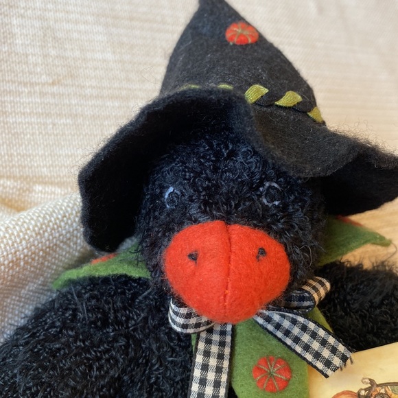 Bunnies By The Bay Hallmark Black Crow Blackbert Plush With Pumpkin 2002 - Picture 3 of 13